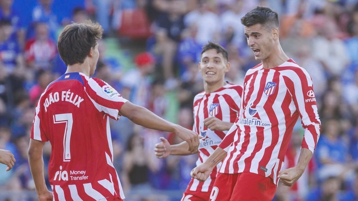 Morata y Joao Félix celebran uno de los goles.