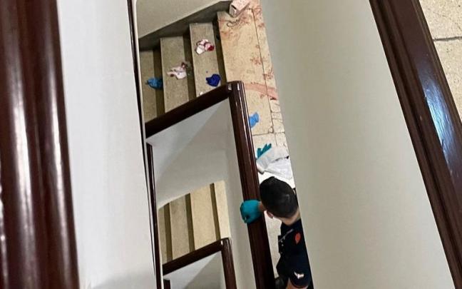 Un ertzaina en el lugar de la agresi&oacute;n