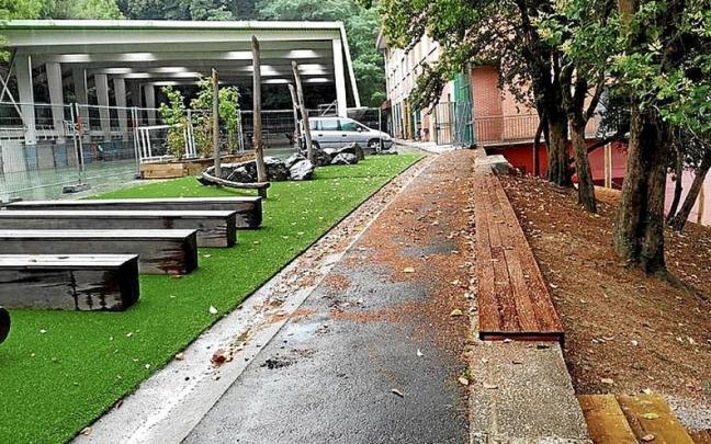 Espacio exterior de la Herri Eskola, en plena transformaci&oacute;n. | FOTO: N.G.