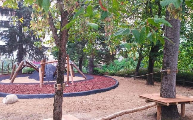 La zona de juegos infantiles cuenta con tres sectores diferenciados.