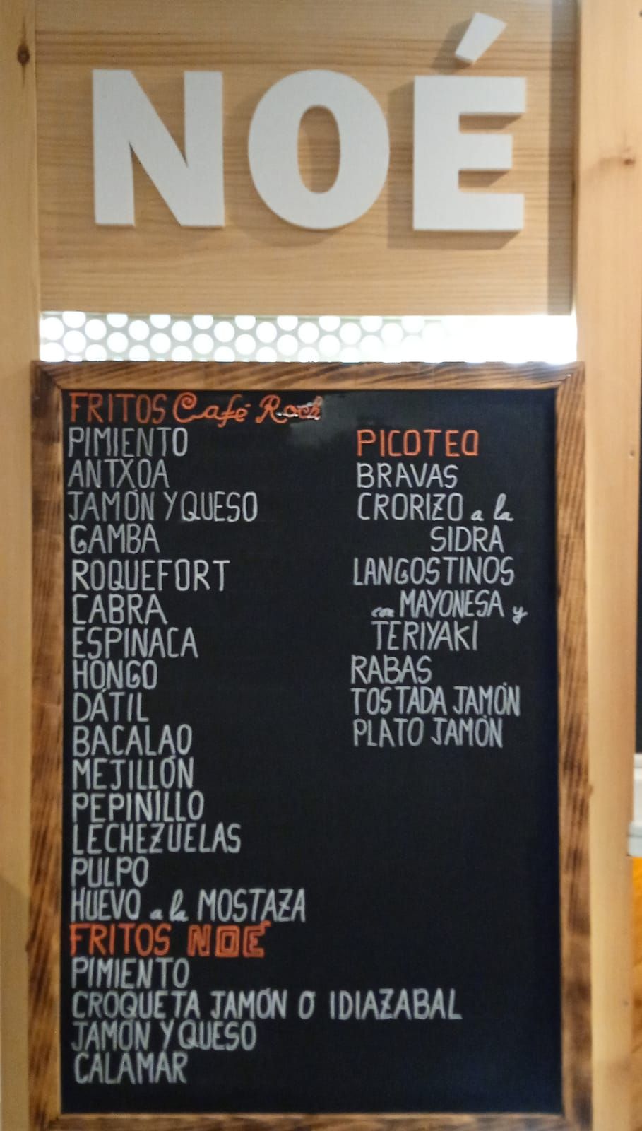 La nueva carta de fritos del Noé, con arriba los 15 fritos del Roch, y, debajo, los 5 suyos.