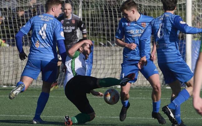 Jugadores del Valle de Egüés en un lance de un partido. Jugadores del Valle de Egüés en un lance de un partido.