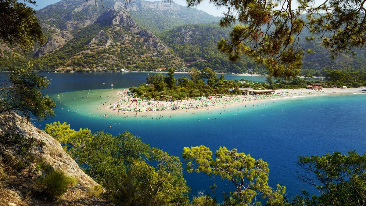 La Riviera Turca es un destino paradisíaco en la costa del mar Mediterráneo.