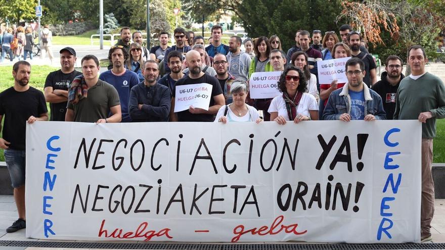 La plantilla de Cener, enfrente del departamento de Desarrollo Econ&oacute;mico y Empresarial.