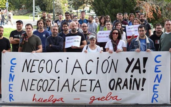 La plantilla de Cener, enfrente del departamento de Desarrollo Econ&oacute;mico y Empresarial.