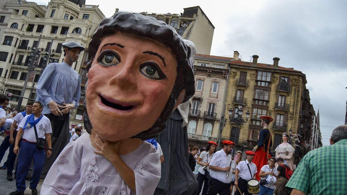 Los gigantes y cabezudos vuelven a estar a la altura en Aste Nagusia