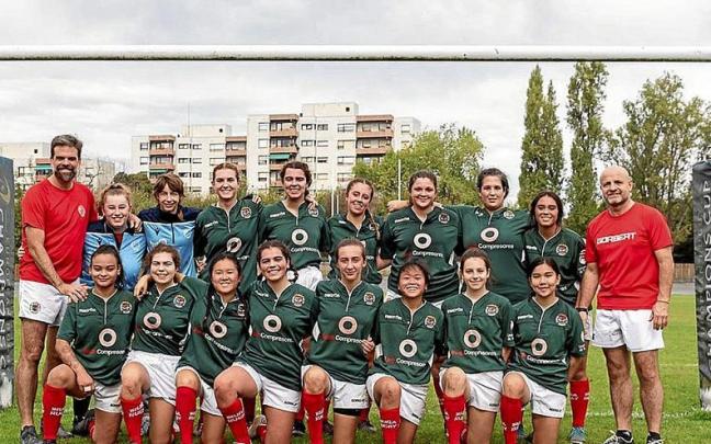 Las chicas del equipo sénior, tras finalizar el partido del pasado sábado en Getxo.