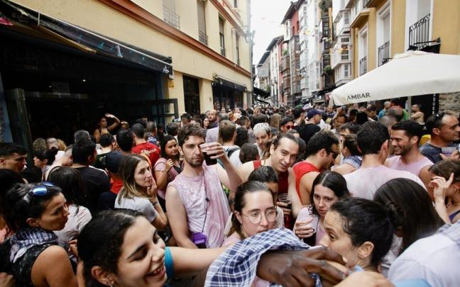 Gran ambiente en la Kutxi tras el txupinazo Gran ambiente en la Kutxi tras el txupinazo