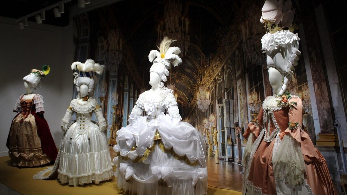Recreaci&oacute;n de la moda del palacio Versalles durante la &eacute;poca de Mar&iacute;a Antonieta. Jantziaren Zentroa