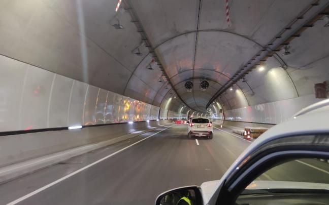 Los túneles del nuevo tramo de la Variante Sur Metropolitana ya incorporarán cuando se estrenen en primavera próxima la iluminación led Los túneles del nuevo tramo de la Variante Sur Metropolitana ya incorporarán cuando se estrenen en primavera próxima la iluminación led