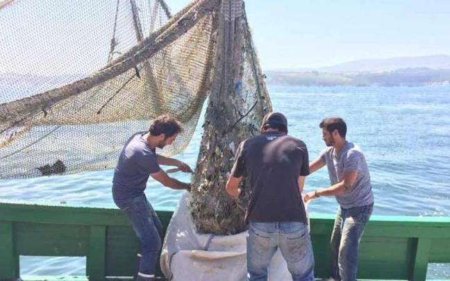 Recogida de plásticos en el golfo de Bizkaia