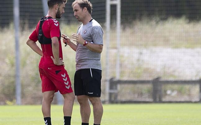 Arrasate habla con Torres durante un entrenamiento Arrasate habla con Torres durante un entrenamiento