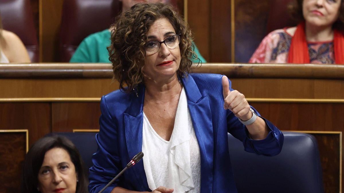 La ministra de Hacienda, María Jesús Montero, interviene en el Congreso de los Diputados.