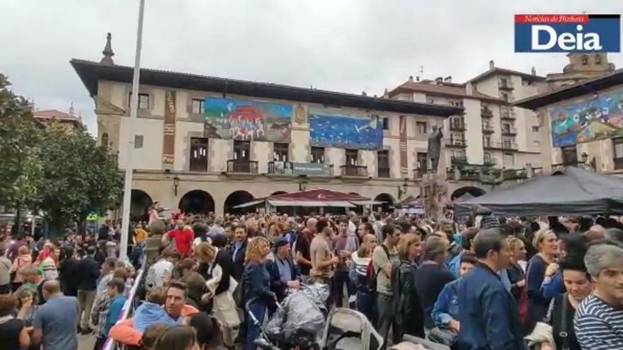 Miles de personas disfrutan del Último Lunes de Gernika