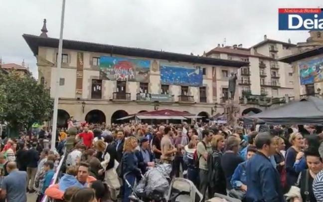Miles de personas disfrutan del Último Lunes de Gernika Miles de personas disfrutan del Último Lunes de Gernika