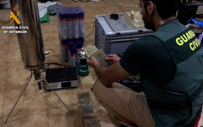 Laboratorio de droga desmantelado por la Guardia Civil. Laboratorio de droga desmantelado por la Guardia Civil.