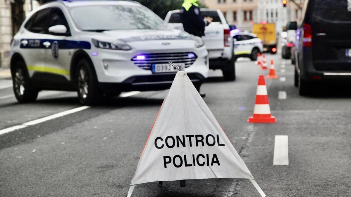 Imagen de un control de Policía Local en Vitoria