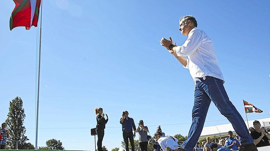 El Lehendakari Iñigo Urkullu se dirige a la militancia nacionalista en las
campas de Foronda. | FOTO: EAJ-PNV