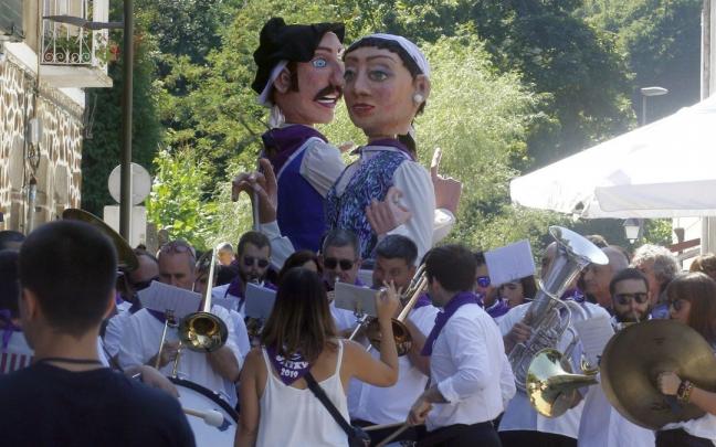 La Banda de Areatza, tocando tras el txupinazo de 2019.