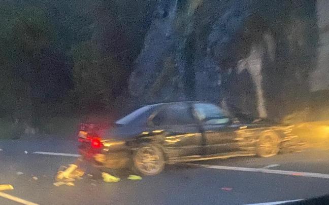 Coche siniestrado en Lasarte-Oria direcci&oacute;n Donostia.