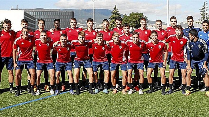 Osasuna Promesas posa antes de comenzar la pretemporada para su primer año en Primera RFEF.