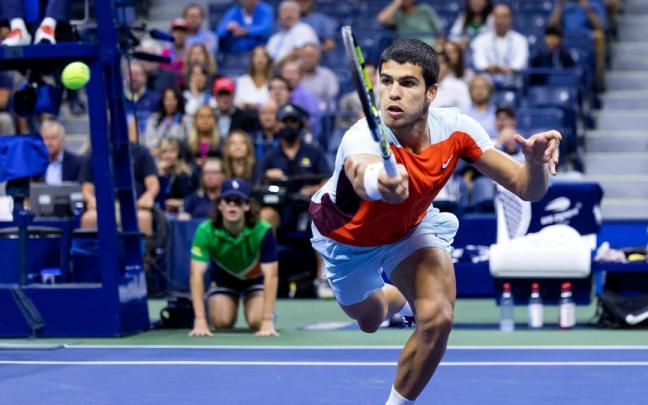 Alcaraz durante el partido contra Jannik Sinner.
