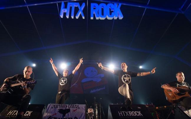 El grupo Des-Kontrol, cabeza de cartel de esta edición, en su concierto del Hatortxu Rock 2018. El grupo Des-Kontrol, cabeza de cartel de esta edición, en su concierto del Hatortxu Rock 2018.