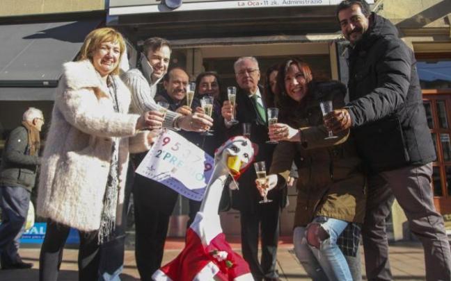 Celebración en La Oca de Vitoria, donde en 2017 vendieron dos décimos del segundo premio.