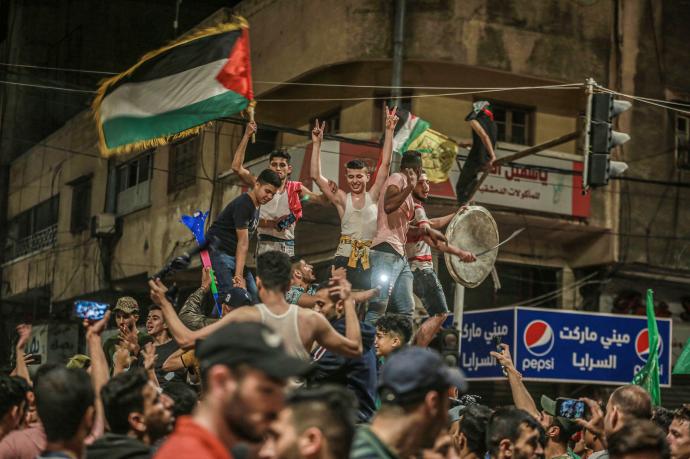 Miles de palestinos han salido a las calles de Gaza para celebrar el alto el fuego