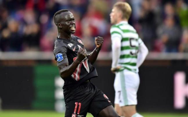 Un jugador del Mitdjylland danés celebra este miércoles la victoria ante el Celtic de Glasgow. Un jugador del Mitdjylland danés celebra este miércoles la victoria ante el Celtic de Glasgow.