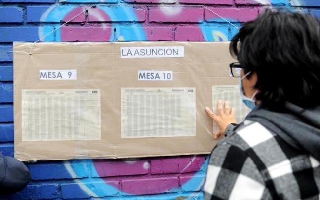 Censo en un colegio electoral en Colombia. Censo en un colegio electoral en Colombia.