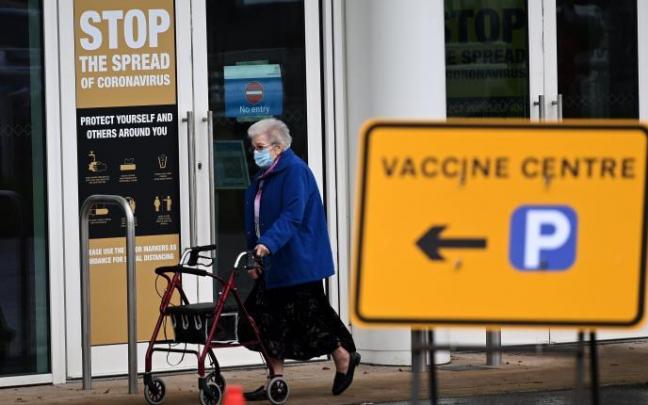 El gobierno británico alerta sobre la nueva variante del covid que podría ser entre un 10 y un 15% más transmisible