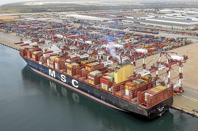 El MSC Sixin, con una capacidad de 23.756 contenedores, pertenece a la serie de portacontenedores Gulsun que operan con este puerto. Fotos: Port de Barcelona