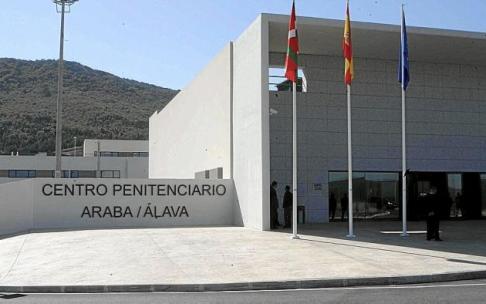 Exterior del centro penitenciario Araba. Foto: Alex Larretxi Exterior del centro penitenciario Araba. Foto: Alex Larretxi