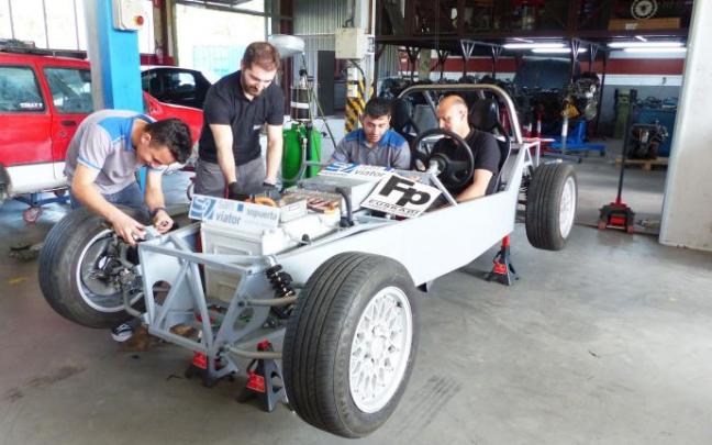 Clase de automoción en San Viator, Sopuerta, antes de la pandemia. Clase de automoción en San Viator, Sopuerta, antes de la pandemia.