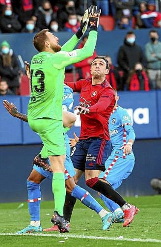 Kike García, ante Oblak.