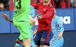 Kike García, ante Oblak.