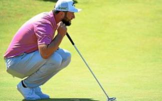 Jon Rahm estudia ayer uno de los greenes de Royal St. Georges, donde se ha dejado sus opciones de ganar The Open Jon Rahm estudia ayer uno de los greenes de Royal St. Georges, donde se ha dejado sus opciones de ganar The Open