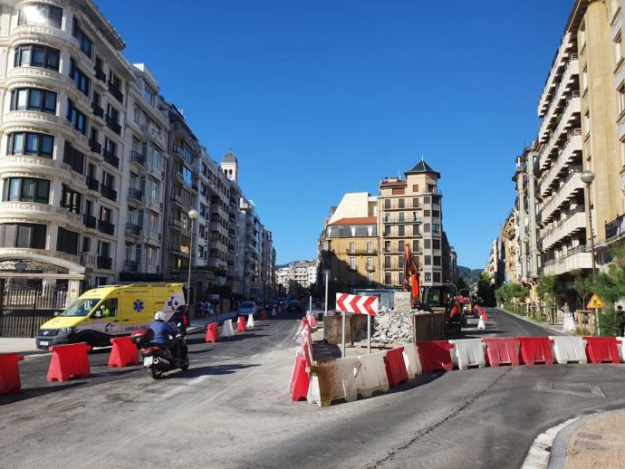 Calle San Martín cerrada al tráfico y Zubierta, abierta al tráfico hacia el Centro.