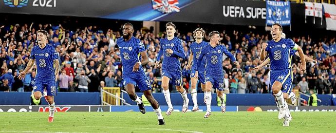 César Azpilicueta también levanta la Supercopa de Europa