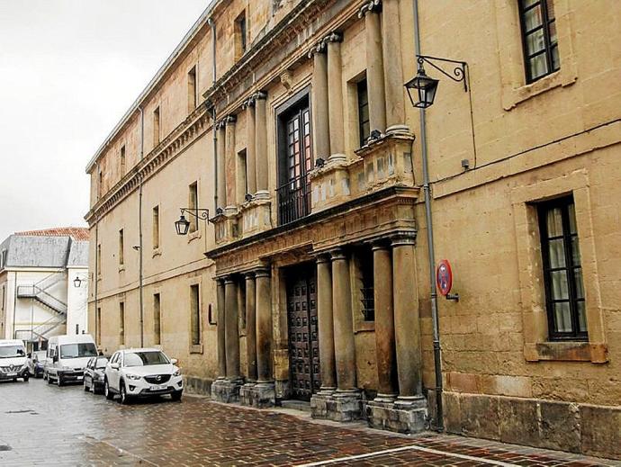 Fachada del edificio donde estuvo el hospicio. Foto: Jorge Muñoz