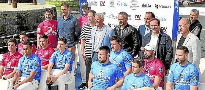 Los puntistas participantes en el Jai Alai World Tour posan en Donostia. Foto: Javi Colmenero