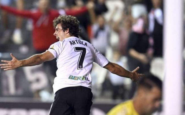 Juan Artola celebrando el gol del triunfo del Burgos sobre el Málaga por 1-0 Juan Artola celebrando el gol del triunfo del Burgos sobre el Málaga por 1-0