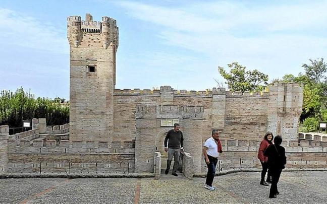 Tras una visita al interior del castillo de La Mota. Tras una visita al interior del castillo de La Mota.