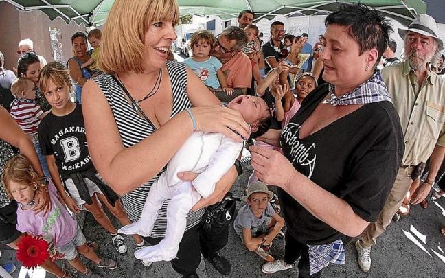 Pañuelos y música en las fiestas de la calle Jarauta Pañuelos y música en las fiestas de la calle Jarauta