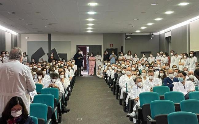 Asamblea de médicos en el Hospital Donostia