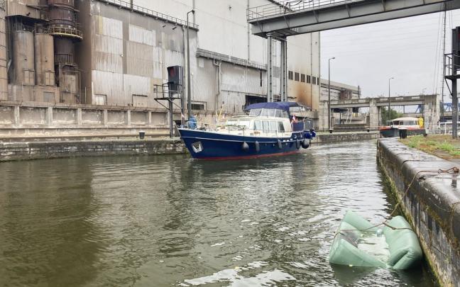 Se intuye que hubo tiempos mejores. Esto es, a grandes rasgos, lo que unos ojos extraños se encuentran al llegar a orillas de Sambre para recorrer Charleroi, un municipio a 50 kilómetros al sur de Bruselas, en Valonia, con fama de ser una mo