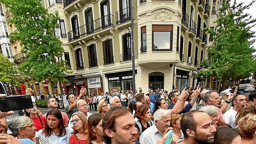 El público no se perdió detalle del espectáculo en la calle.