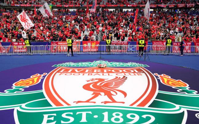 Aficionados del Liverpool en las gradas del Estadio de Francia. Aficionados del Liverpool en las gradas del Estadio de Francia.