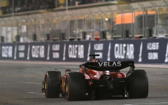 Charles Leclerc impone su ley en Baréin.